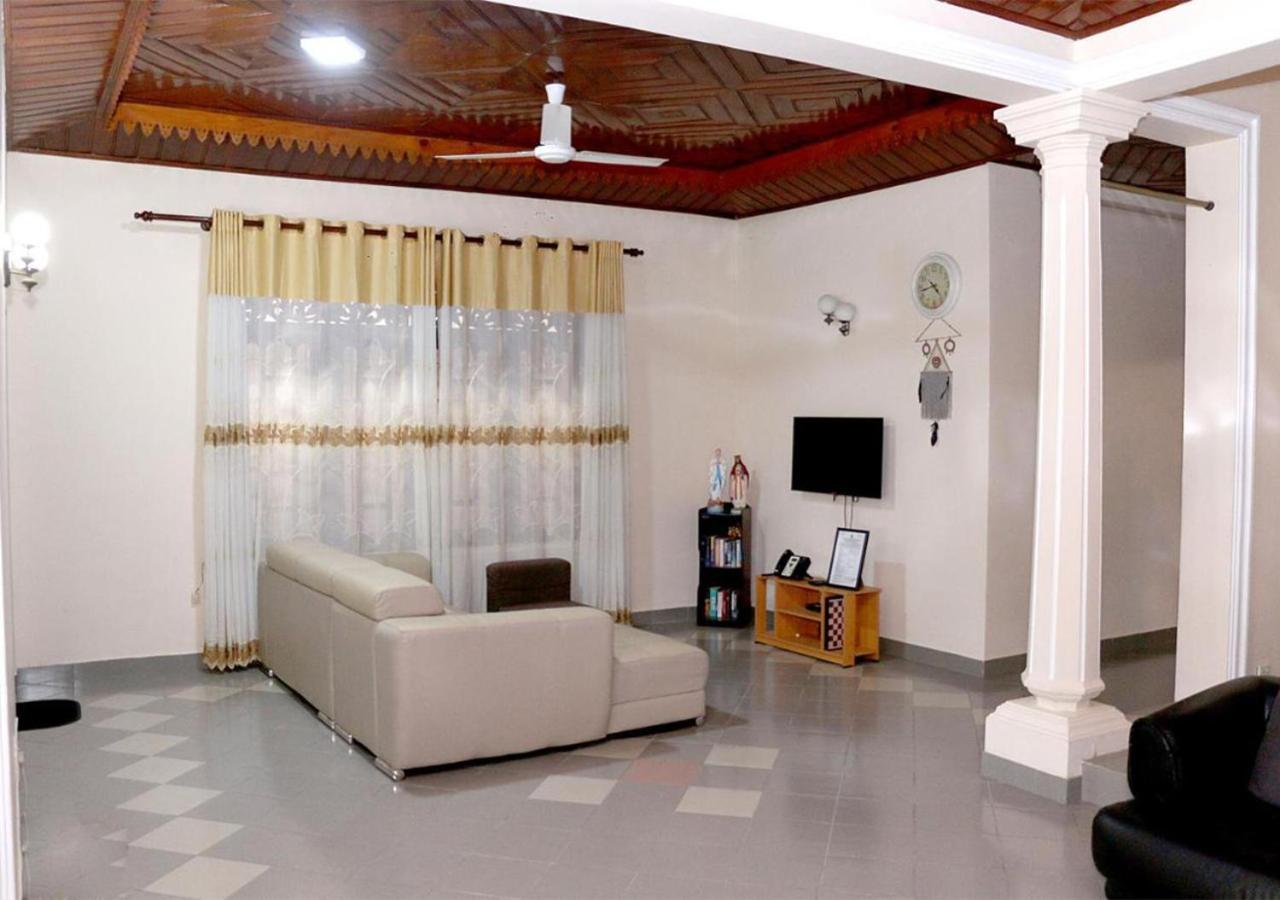 Cozy Inn Negombo Buitenkant foto