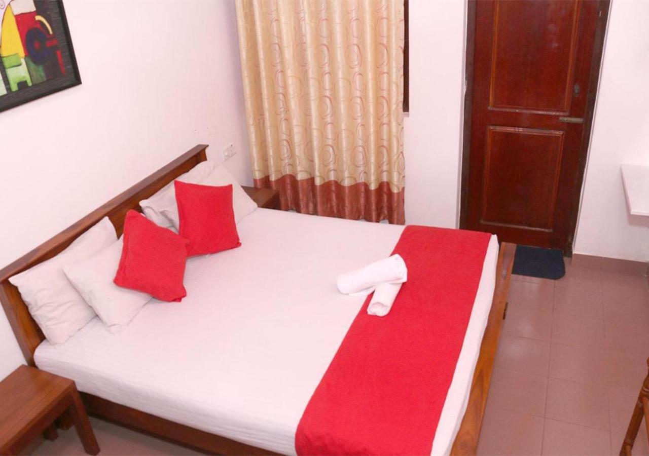 Cozy Inn Negombo Buitenkant foto